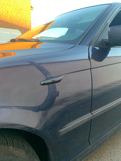 BMW tummat sivuvilkut